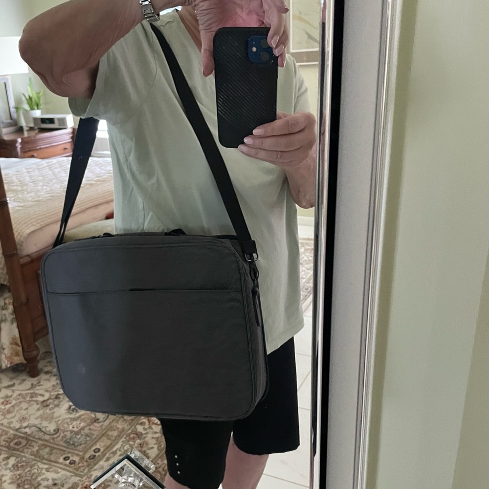 Fabric  briefcase bag/Like new fits laptop -adjustable shoulder strap/ pockets